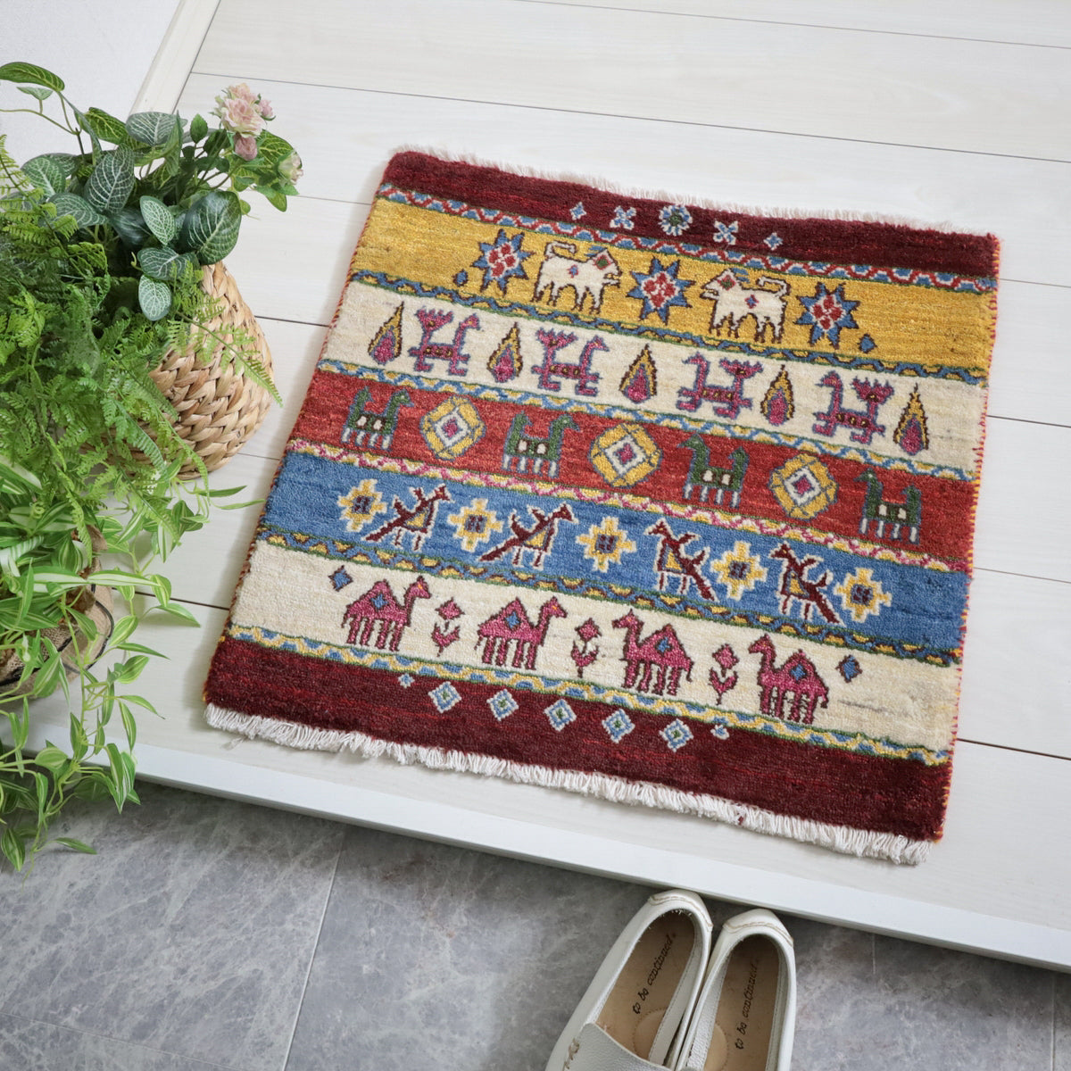 ギャッベ,ラグ,ルリバフ,ボーダー柄,動物モチーフ,60×62cm,高密度