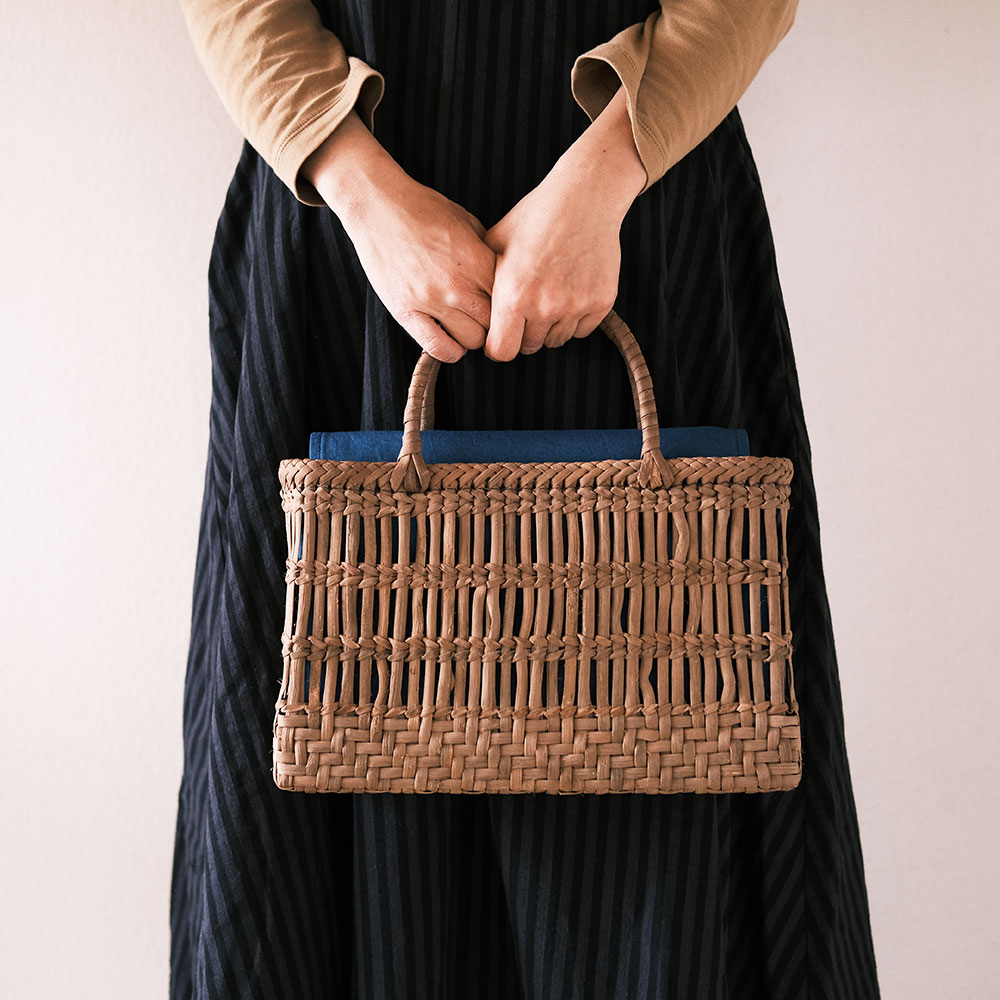 山葡萄 かごバッグ 透かし編み（藍染内布） | ORIORI