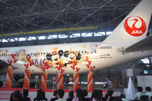 30周年仕様のディズニージェット機が登場！ 「JAL ハピネス