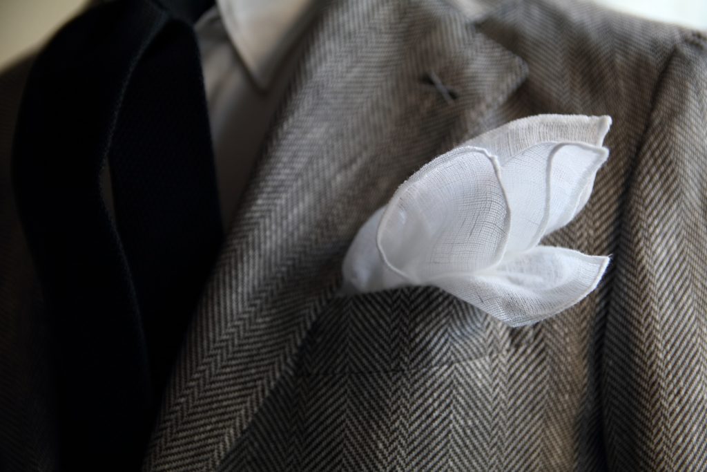 知的ビジネススタイルにはDe Petrilloのヘリンボーンジャケット