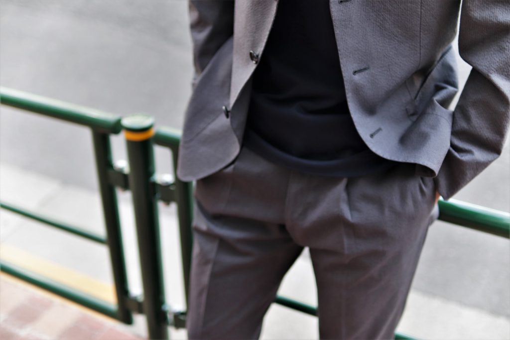 夏のビジネスシーンにはコレ。CARUSOのシアサッカーセットアップ