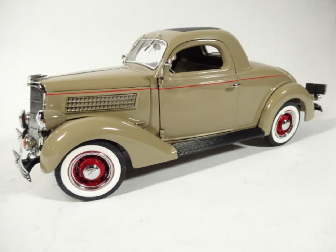 1935 Ford Deluxe Coupe, 1:24 Diecast Car By Danbury