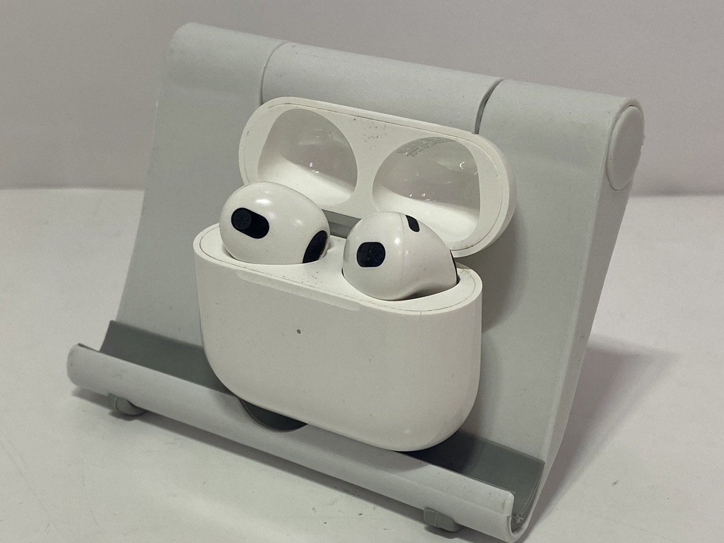 APPLE(アップル) AirPods 第3世代 MME73J/A A2565 A2564 A2566の激安