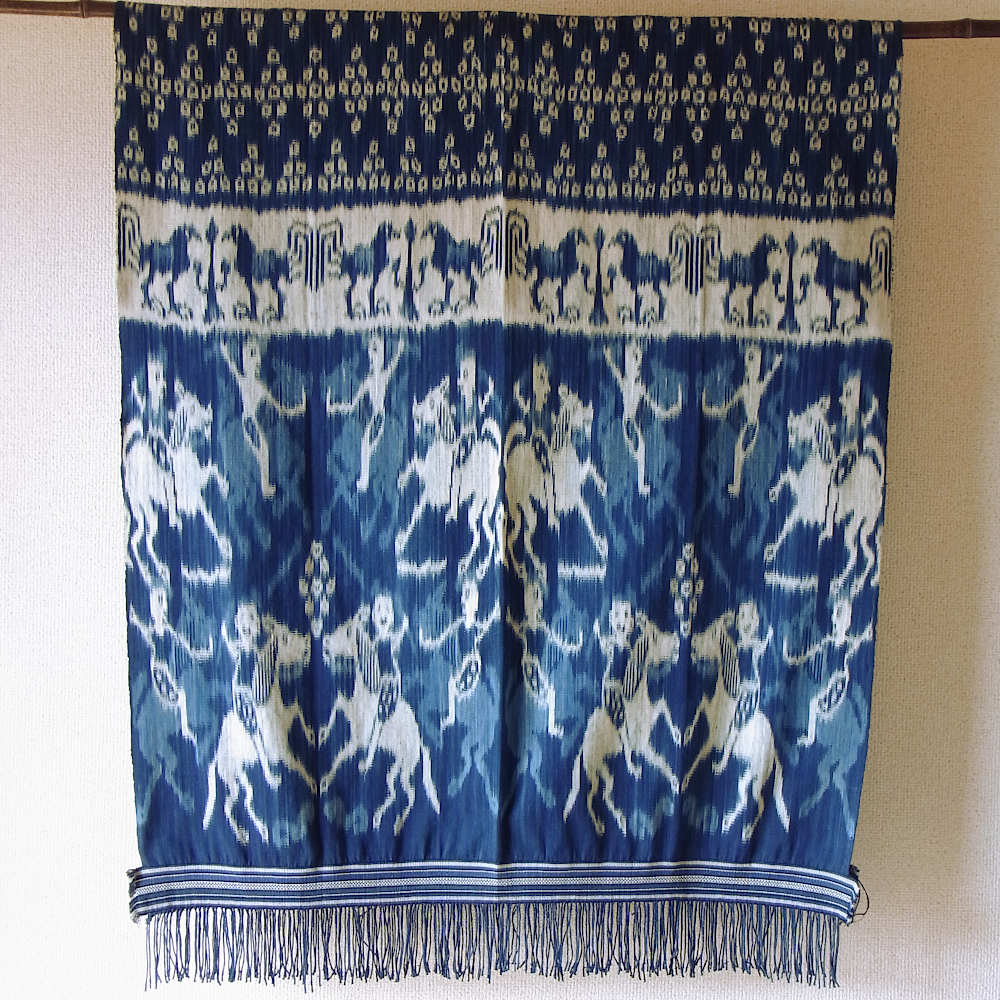 スンバ島イカット（ヒンギー）No.T-ISI-066|パソラ・鶏などが織り込ま