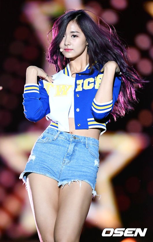 TWICE ツウィ、「2016 K-POP World Festival」。昌原総合運動場。