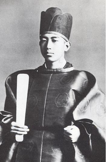 号外】3日、裕仁親王(15)の立太子礼が行われる。 ＝百年前新聞社 (1916