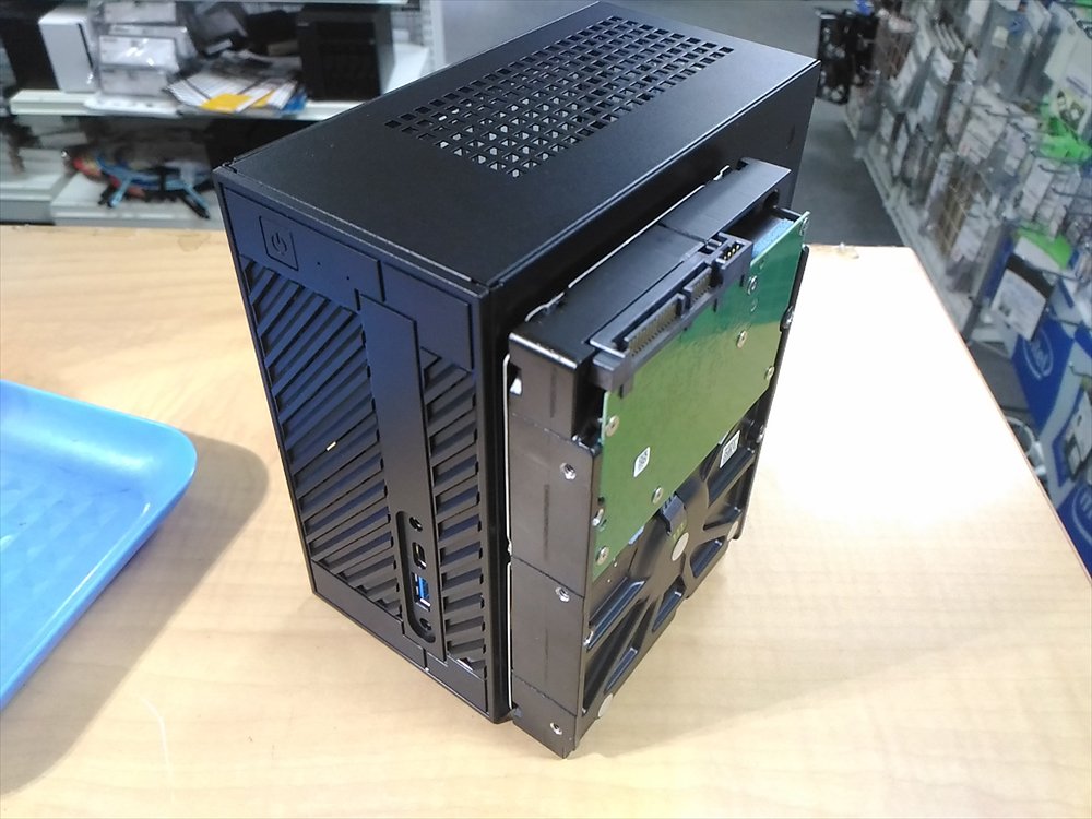 8/5発売のASRock DeskMini 110を確認中… 新規格Mini-STXを採用した小型