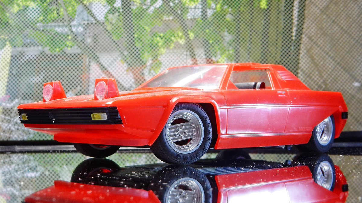 フェラーリ308GTレインボー、1/24です。1976年、ベルトーネによる