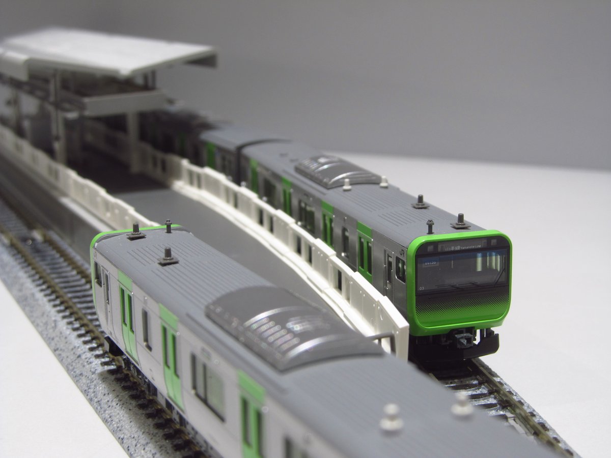 また、近郊形ホームDX島式セットにホームドア 4ドア用を取り付ければ