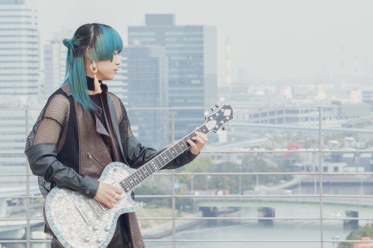 リハではじめてゼマ鳴らしたけどめちゃくちゃいい音だった LIVEで弾く