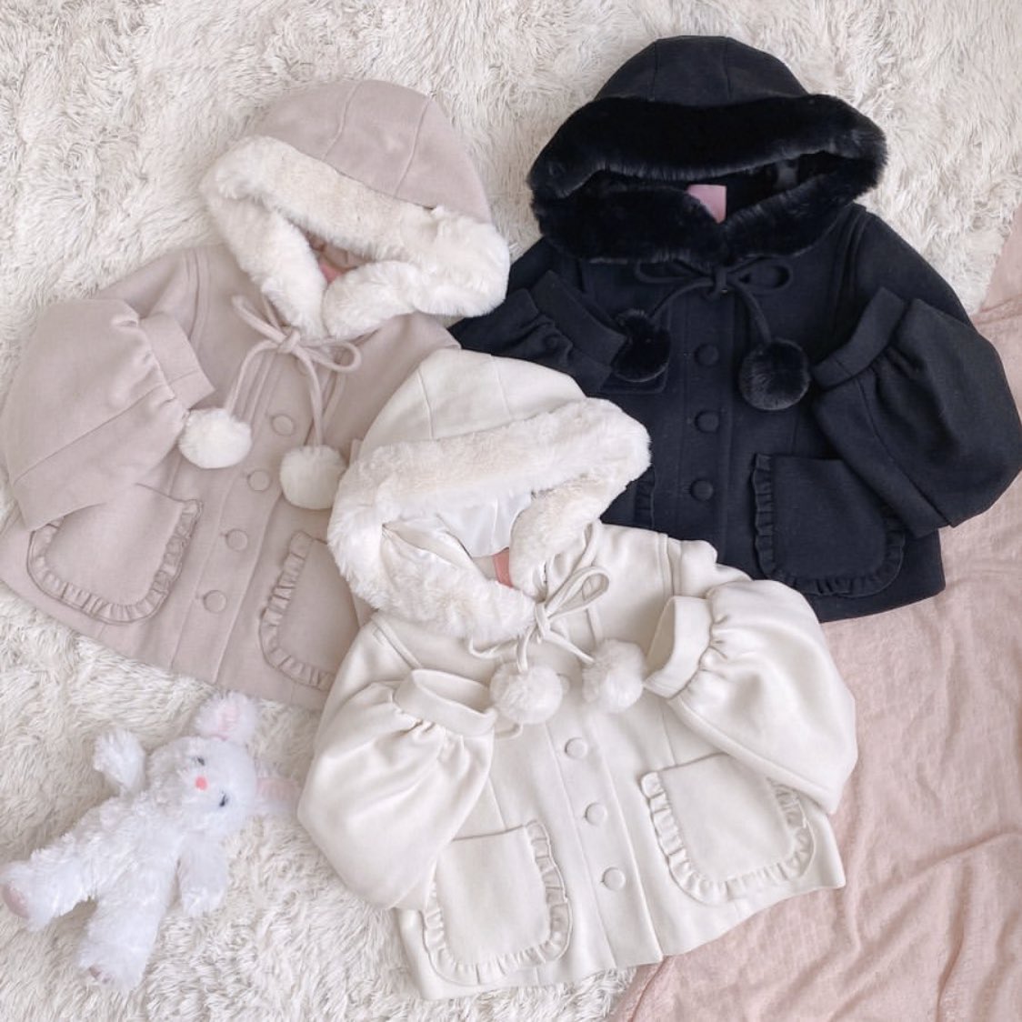 ⑅ winter collection ⑅ 袖のボリュームでトレンド感を 演出した