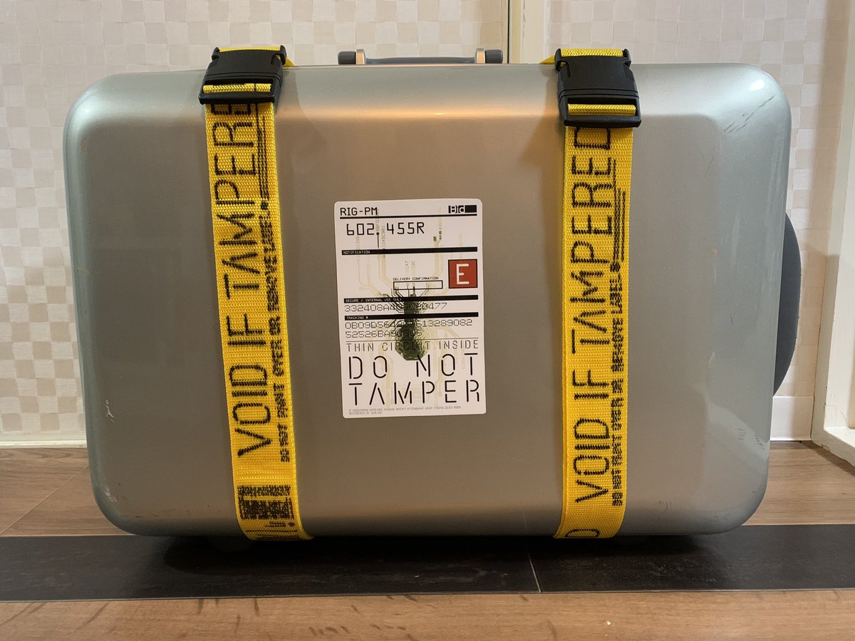 できたよ！！完成です😆 ダメージセンサーテープ風のスーツケース