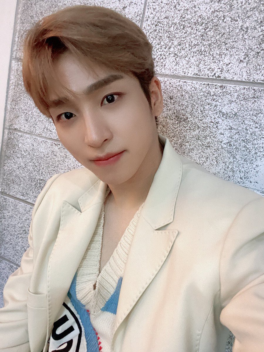 Skyflower 撮影現場からメンバーのセルカが到着🌻 #THEBOYZ #サンヨン