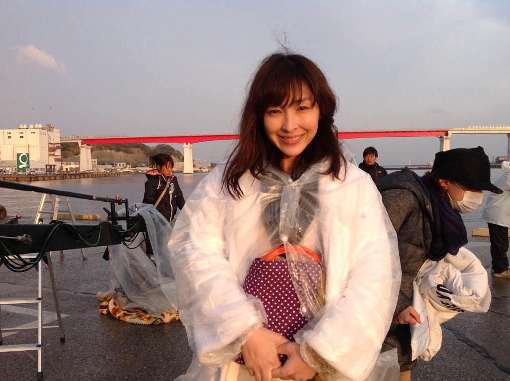 はらちゃん役の長瀬智也さんが、いろんなお店のカレーのケータリングを