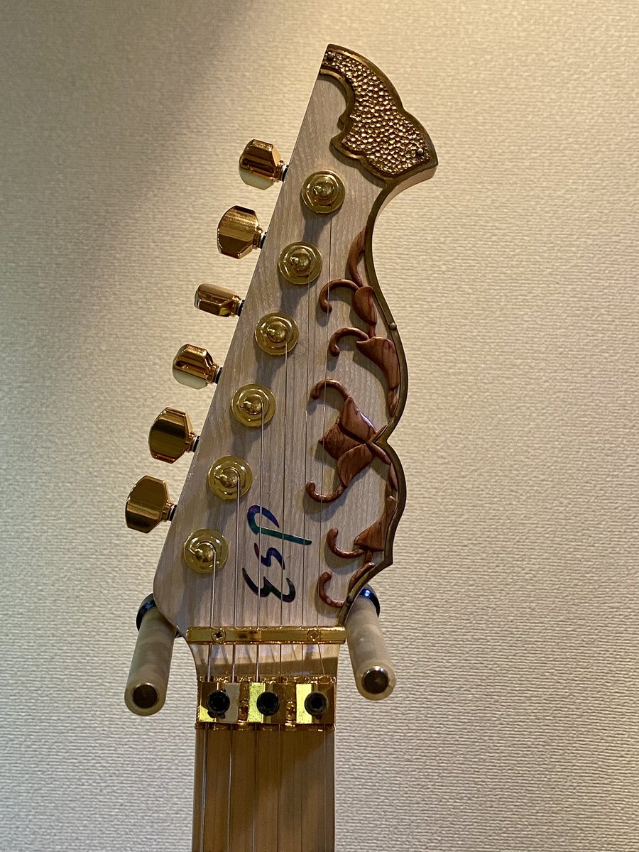 高見沢さんの御神木ギター。そらもう舐めまわすようにw見つめてきまし