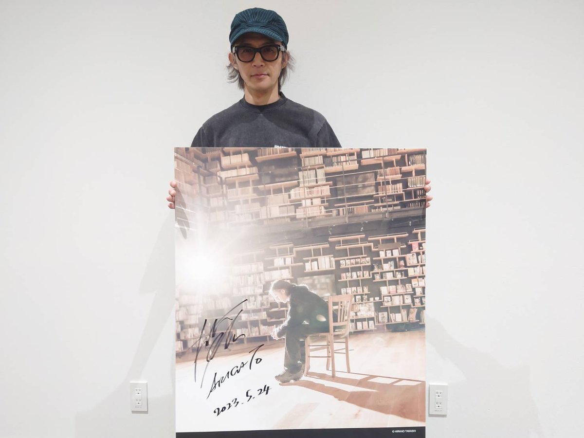 現在、ところざわサクラタウンにて開催中の『稲葉浩志作品展 シアン