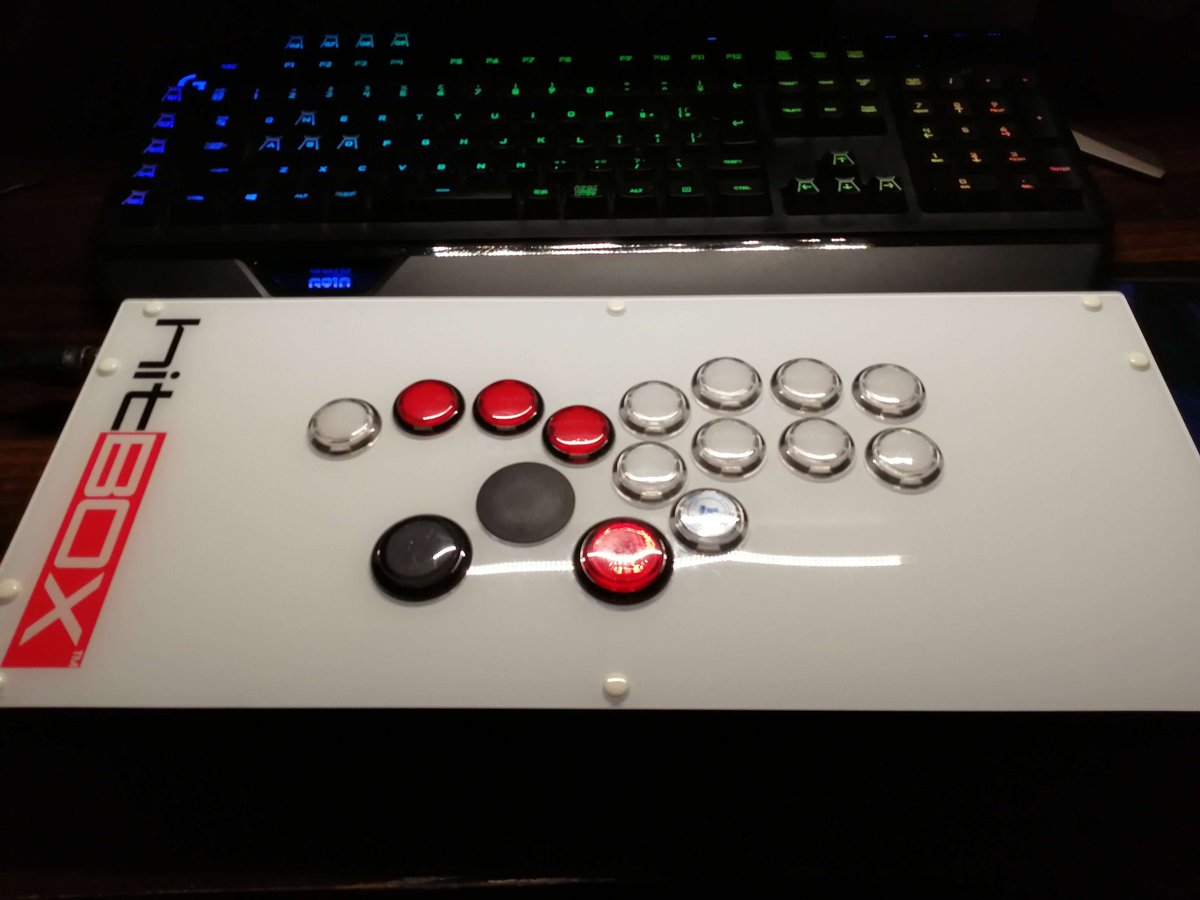 今日スト6用に改造して完成したhitboxはこちらです👀 ボタン配置はこれ