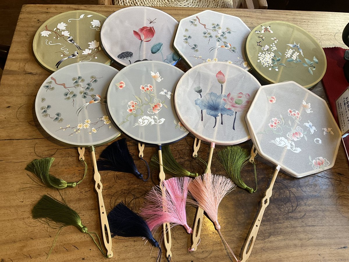 店頭での中国団扇の販売始めました。 プリント、シール、刺繍各種