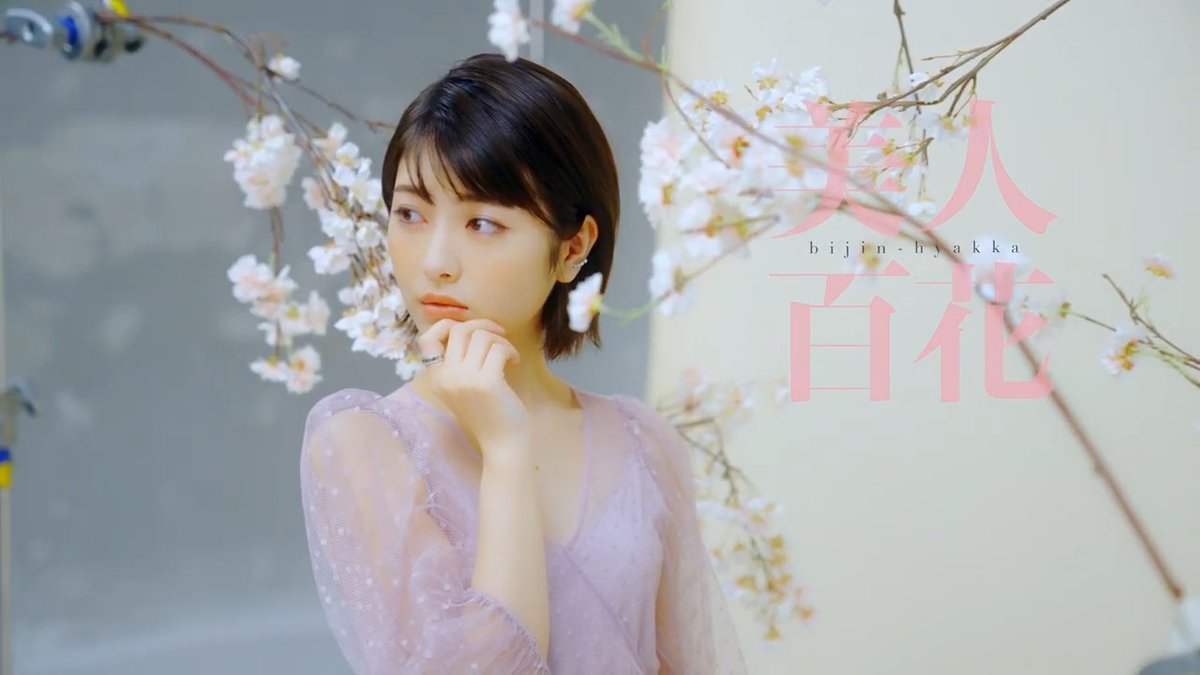 Ato Fujihara ミクストメディア「月下に咲く」浜辺美波さん似？