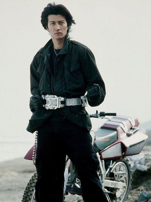 仮面ライダーギャレン 登場作品:仮面ライダー剣 変身アイテム:ギャレン