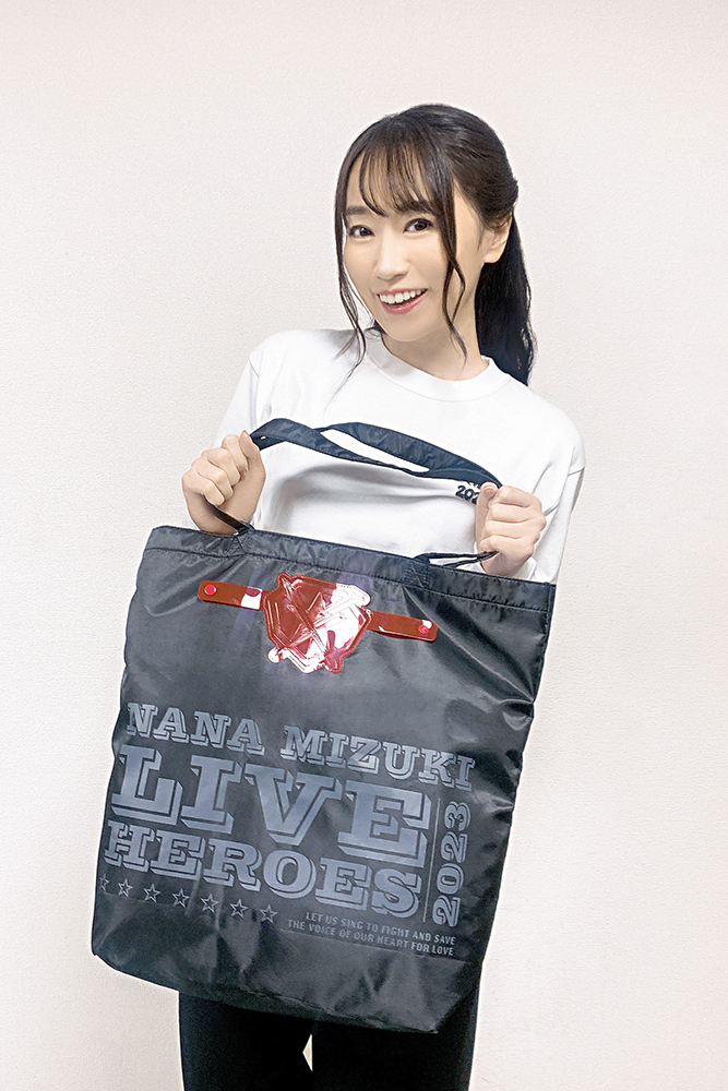 LIVE HEROES】 大きくて軽い素材で日常使いしやすいHEROES☆ポータブル