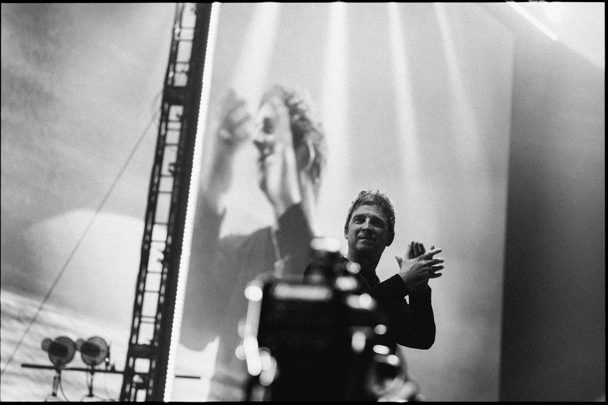 Oasis 16年振りの来日公演がついに開催！】 初日公演のライブ写真が