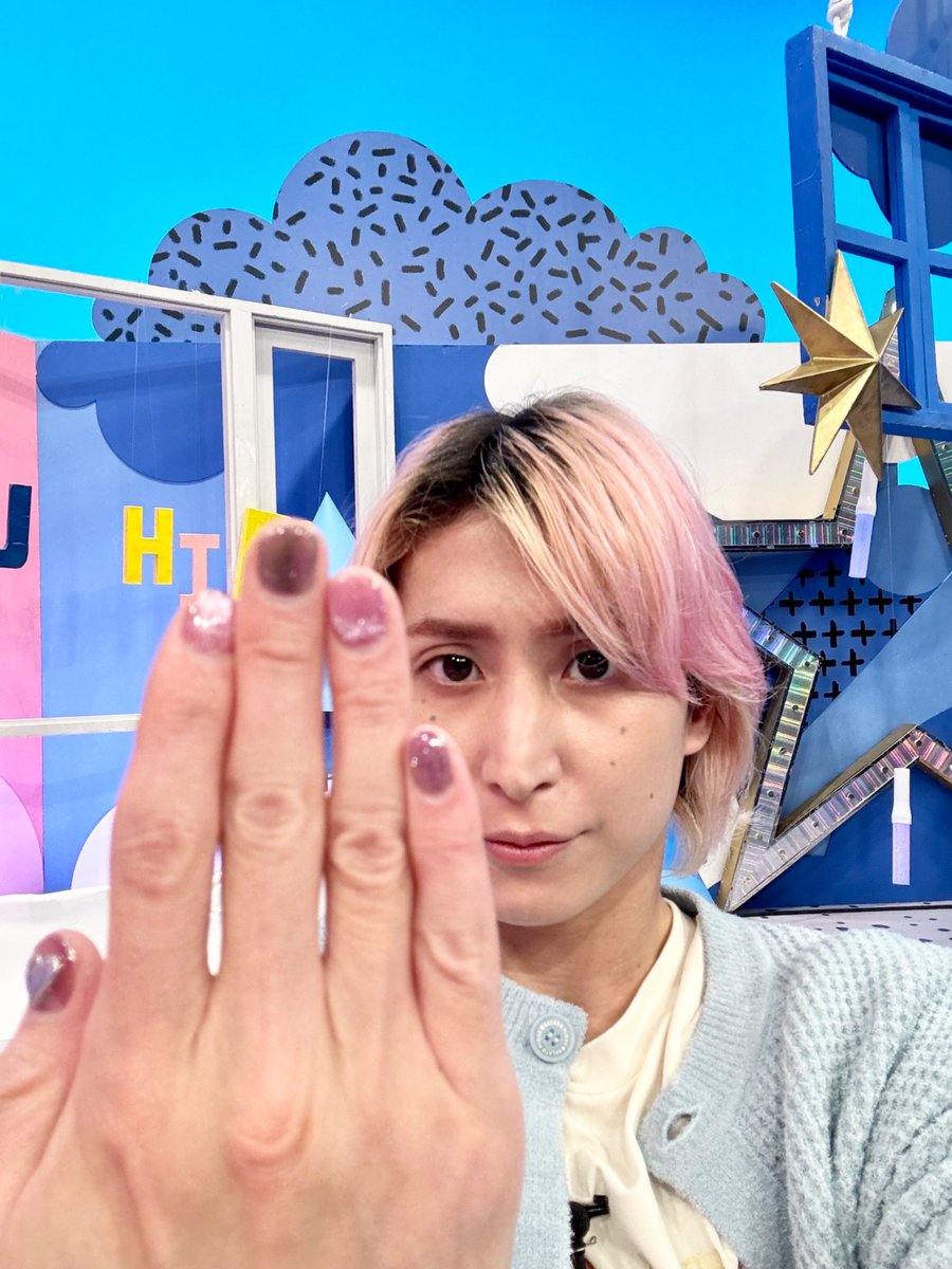 初めてジェルネイルしてもらった #サクサクヒムヒム