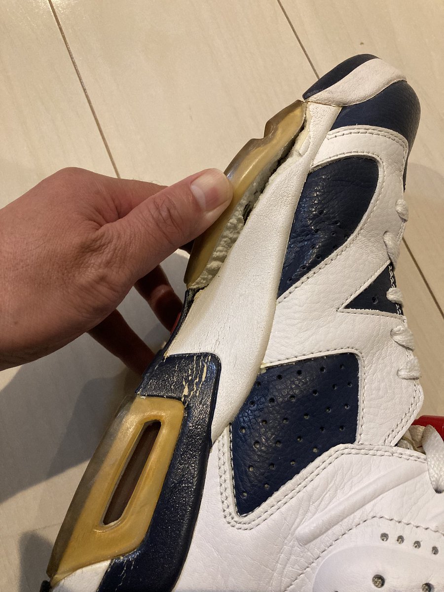 エアジョーダン6がついに加水分解してしまったので、新しく購入した