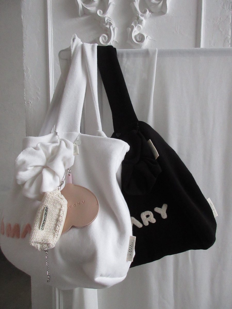 Milky pile toto bag with chouchou color white/black ¥12100-tax in