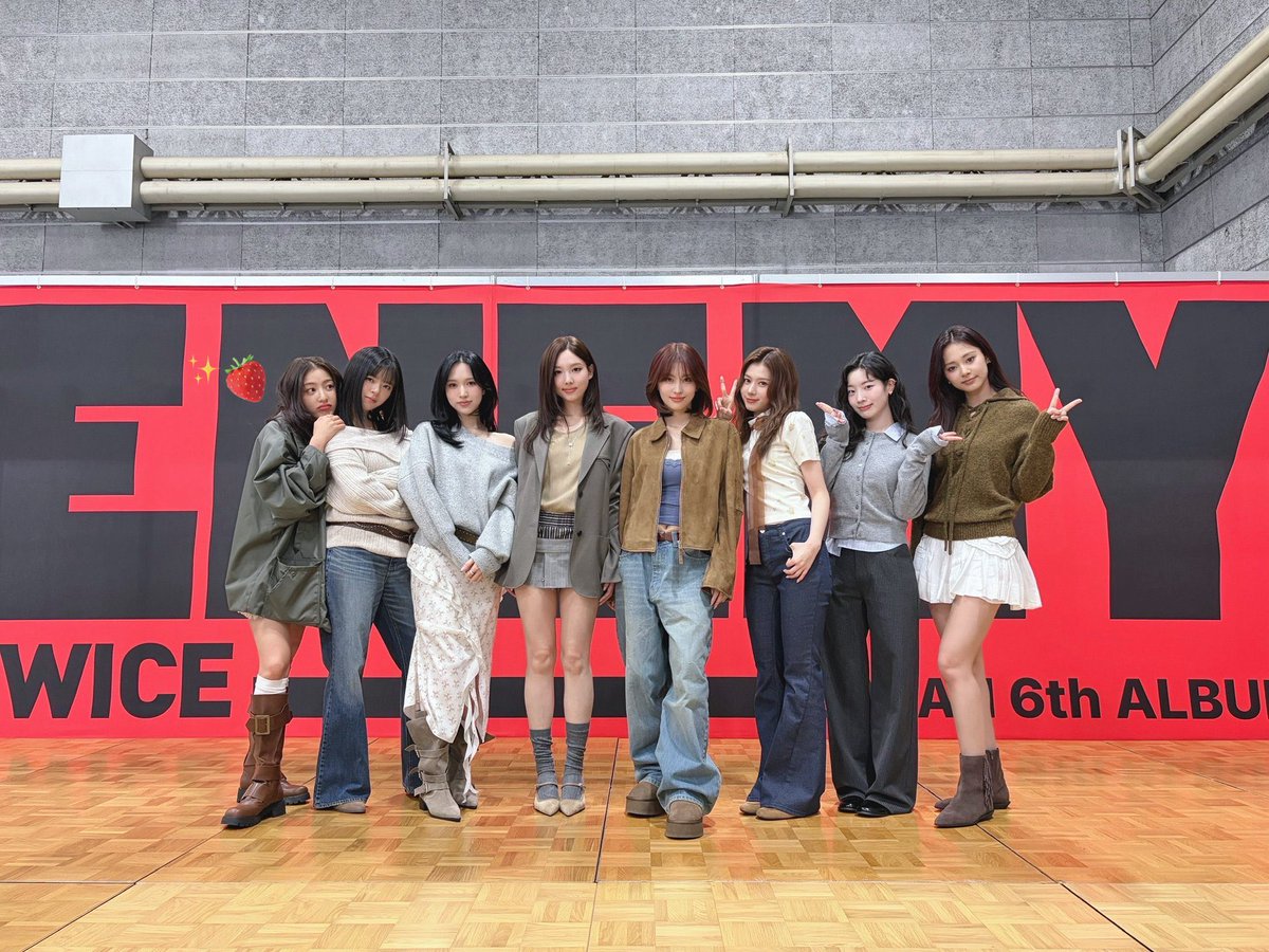 チェキでのジヒョの塩対応が言われてたけど、 自分は全員サイン会で