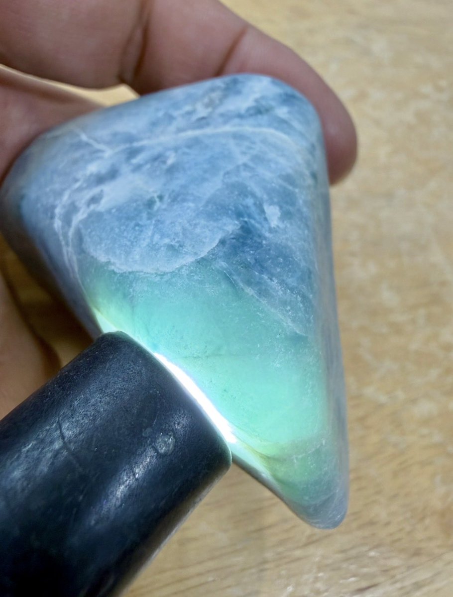 今日のヒスイは、 「透過する入りコン沢🔵」です❗️😁 糸魚川の青翡翠