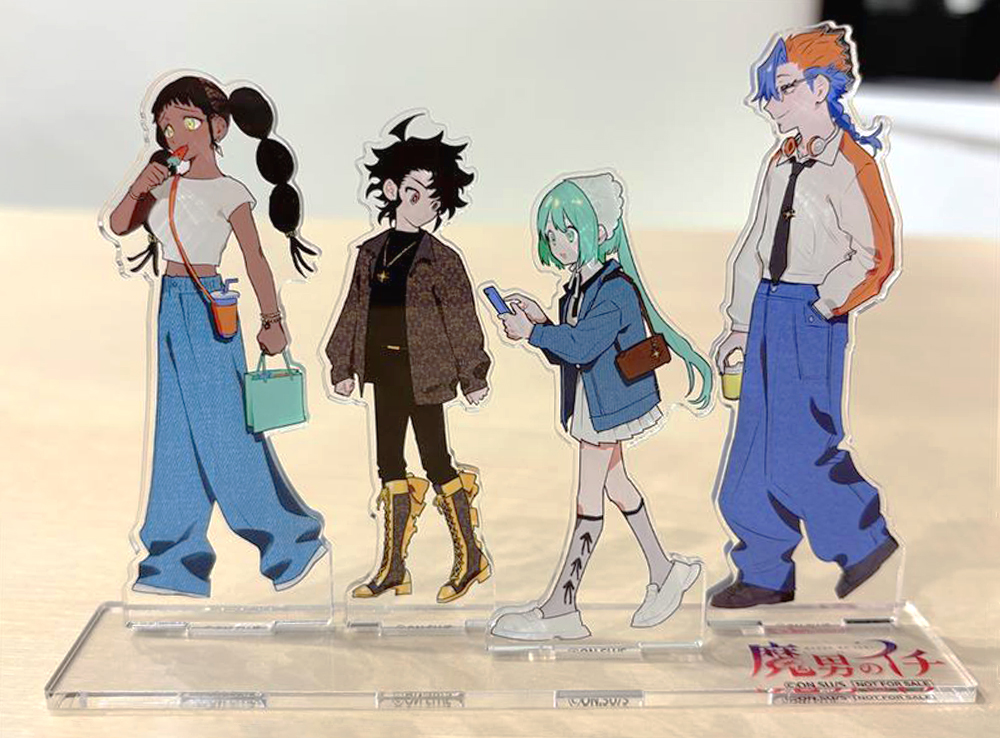 🎊『魔男のイチ』5巻 大好評発売中🎊/／ コミックスの帯についている