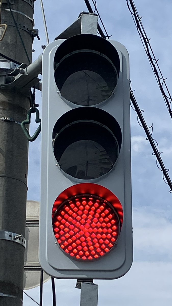 え？】広島県府中町に逆配列の信号機が誕生！ 画像提供:しまてつ様