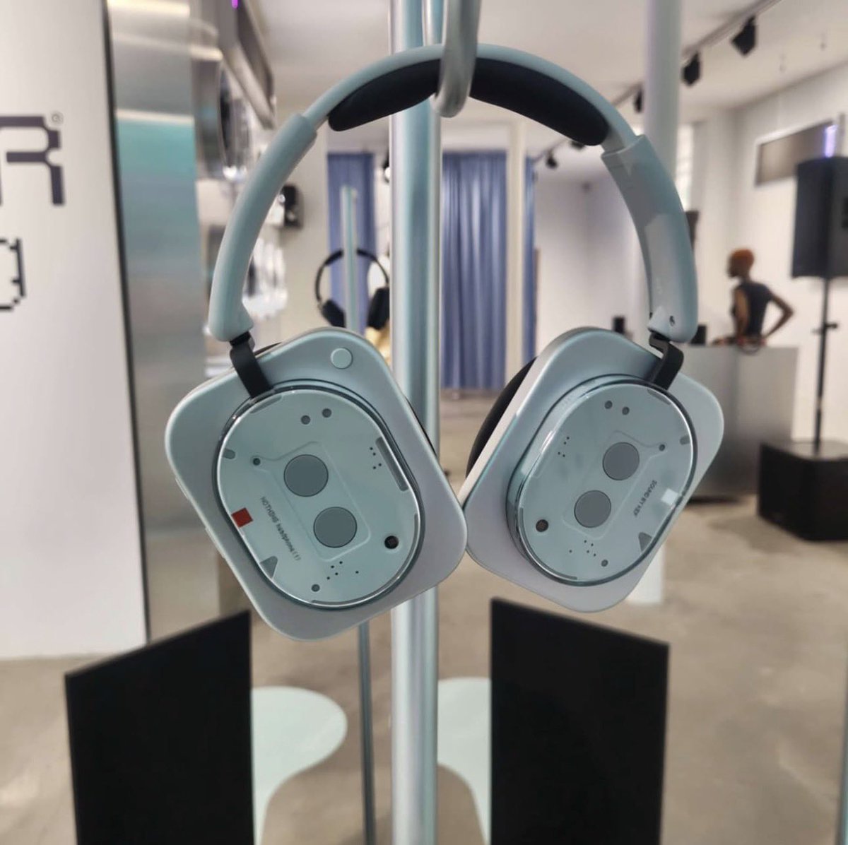 First real-life look at Nothing Headphone (1)! Thoughts on this