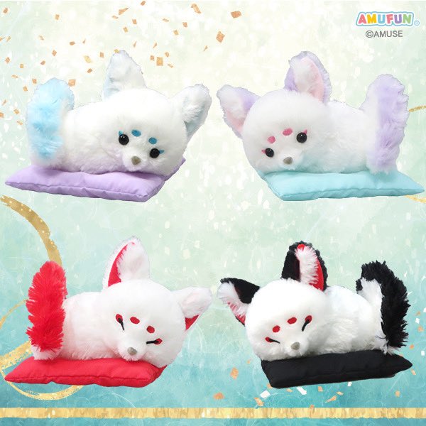 ちょコンとキツネの 九尾さまたちが 座布団の上にくるんと眠る💤 置い