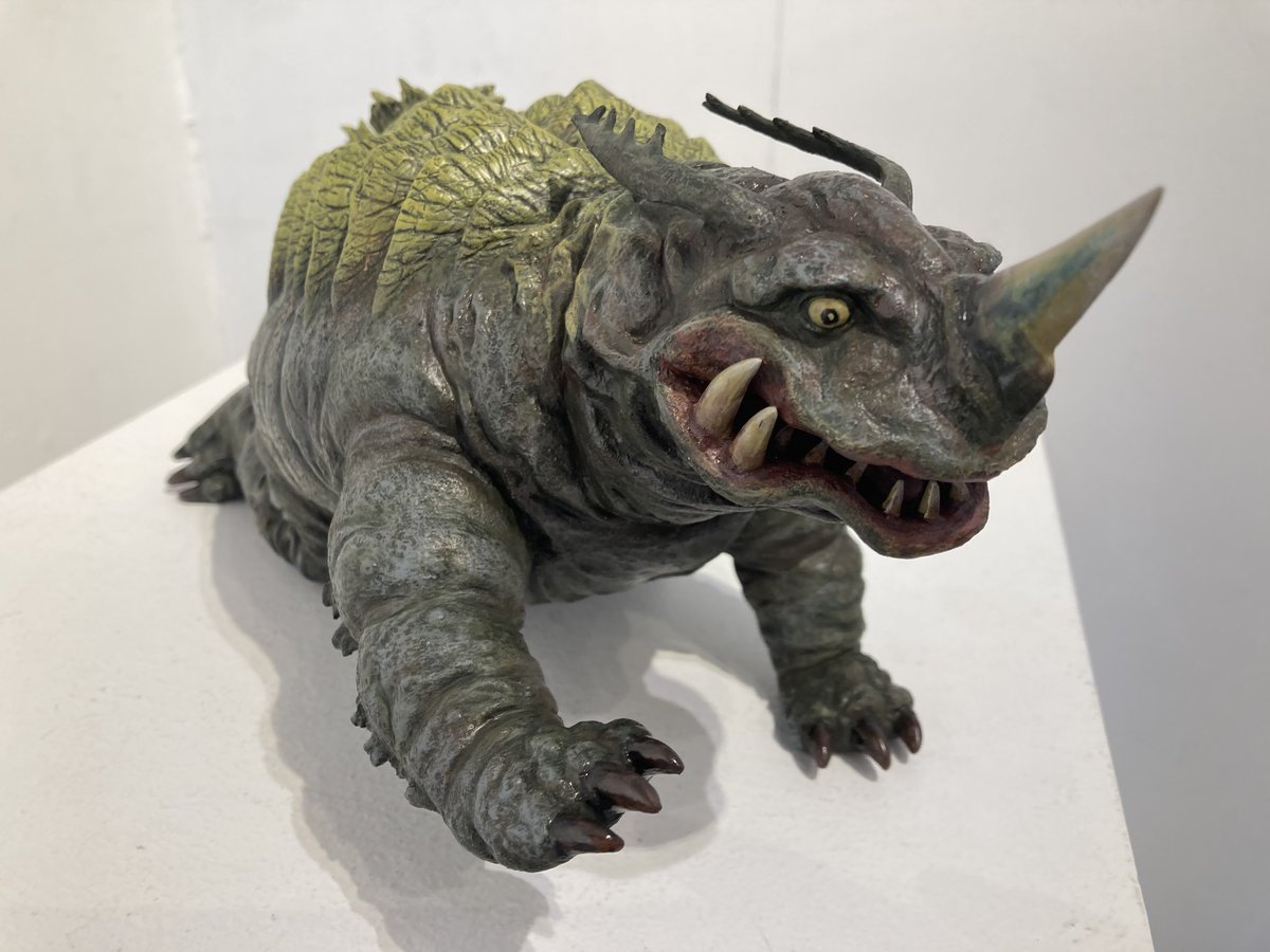 ビリケン商会から発売されるソフビキット『透明怪獣ネロンガ』のラベル