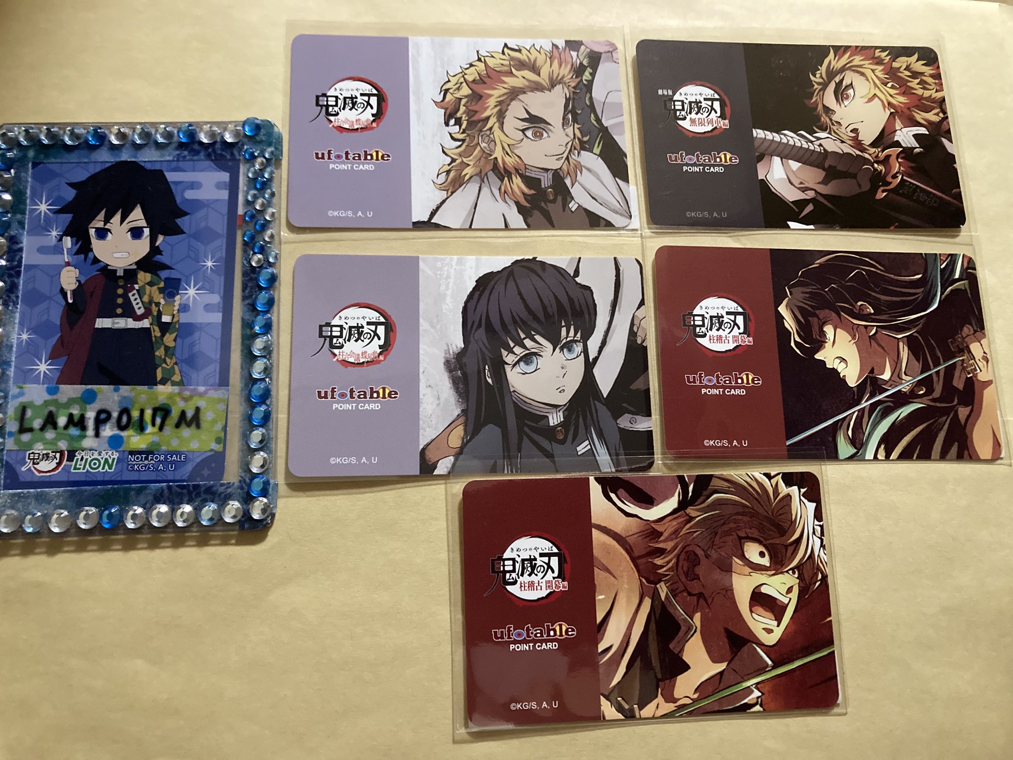 希少鬼滅の刃DINING 新店舗記念スクエア缶バッジ冨岡 義勇