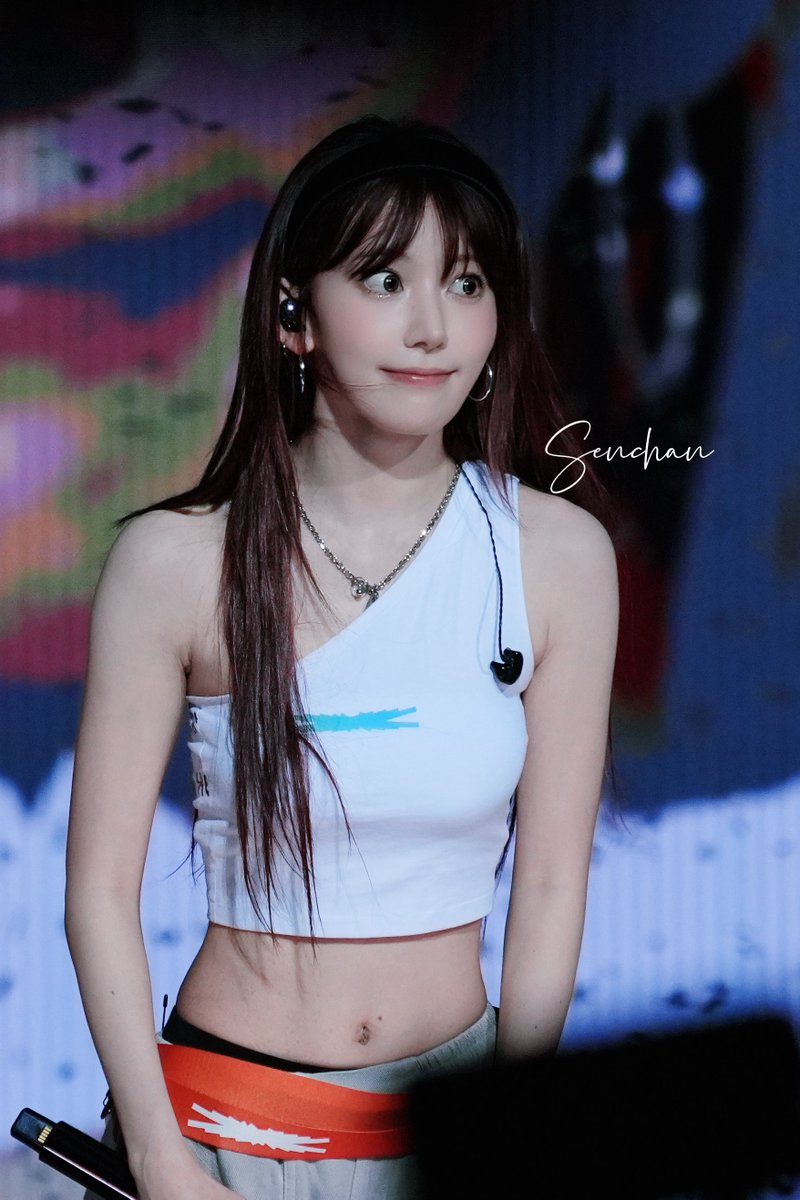 250725 LE SSERAFIM EASY CRAZY HOT In HONGKONG HQ #사쿠라 #宮脇咲良