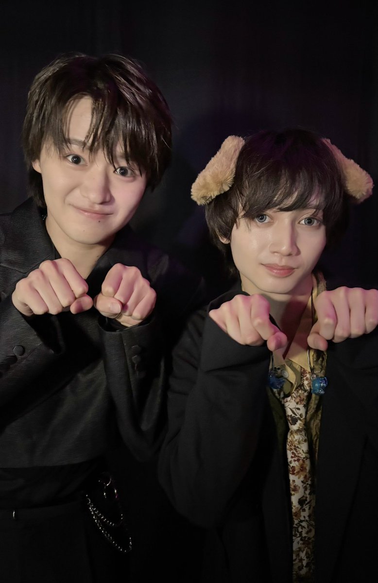 GyZW7eYbsAAs2_r.jpg?format=jpg