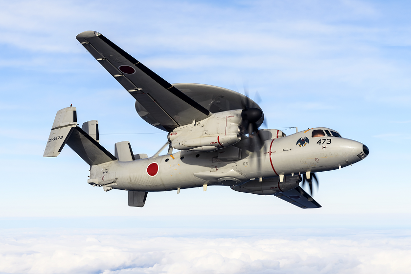 飛行警戒監視群はE－2C／D航空機を使用し、広大な我が国周辺空域の