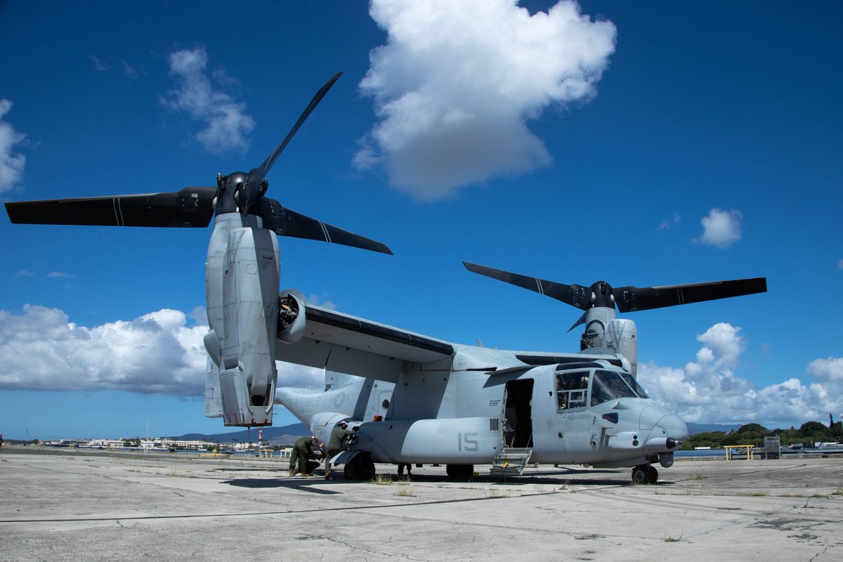 4月16日、ハワイ州パールハーバー・ヒッカム統合基地に第1海兵航空