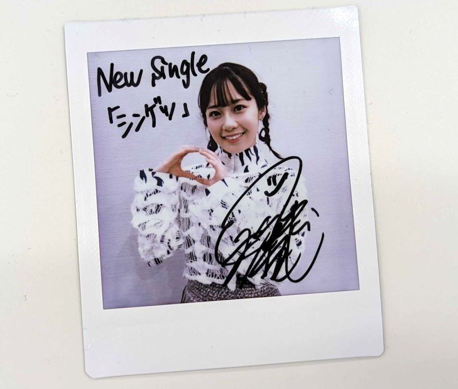ニューシングル「シンゲツ」発売中！／ #楠木ともり サイン入りチェキ