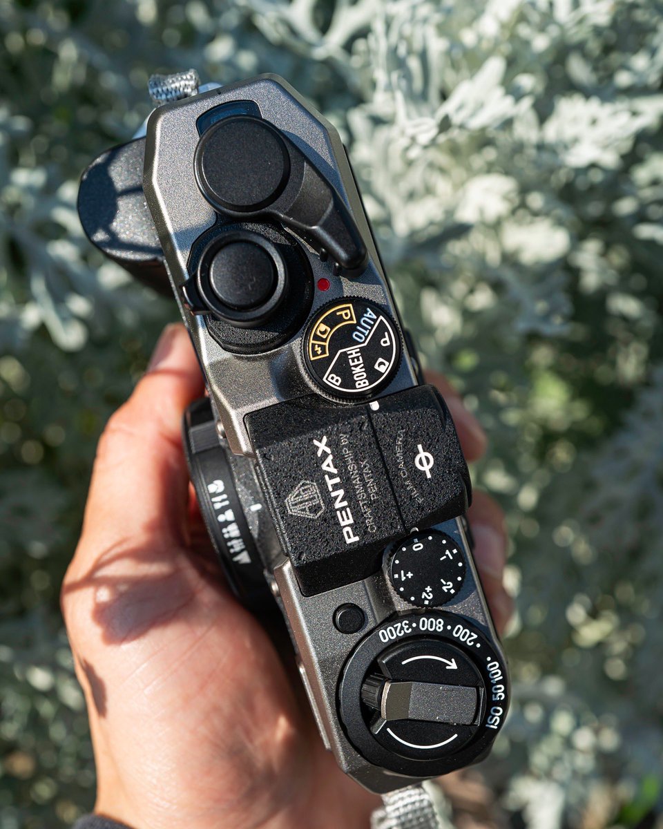 本日、PENTAXからな、なんと！ フィルムカメラが発売になりました