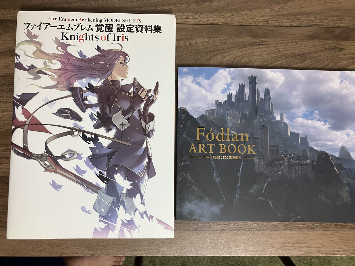 ファイアーエムブレム覚醒の設定資料集と風花雪月のアートブック
