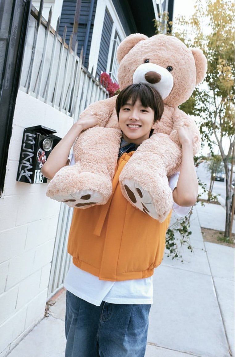 ウナク………ついこの前までくまちゃんしょってにこにこしてたのに……やれやれ