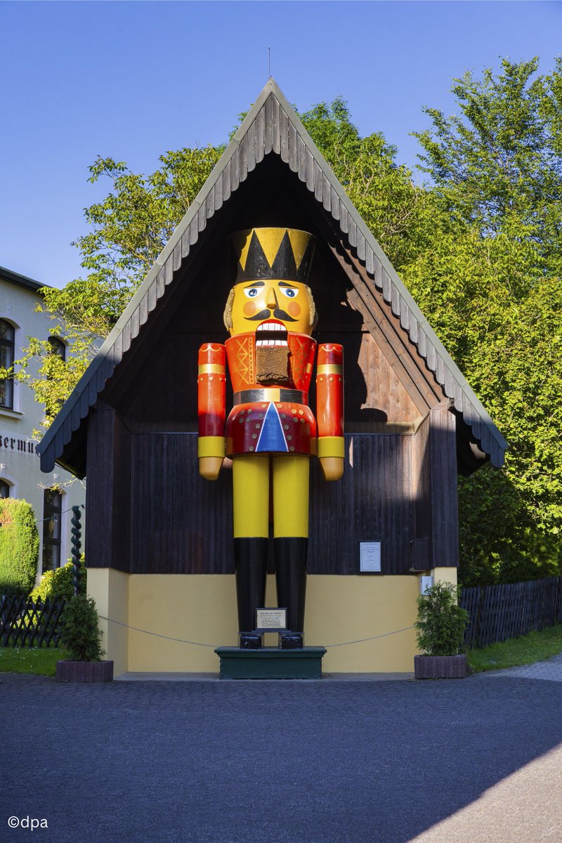 くるみ割り人形博物館は、伝統的な木工芸品が有名なエルツ山地の