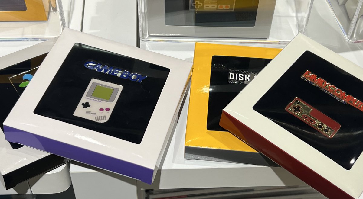 とにかくグッズやばくて、ピンズセットとかこのクオリティで全ハード