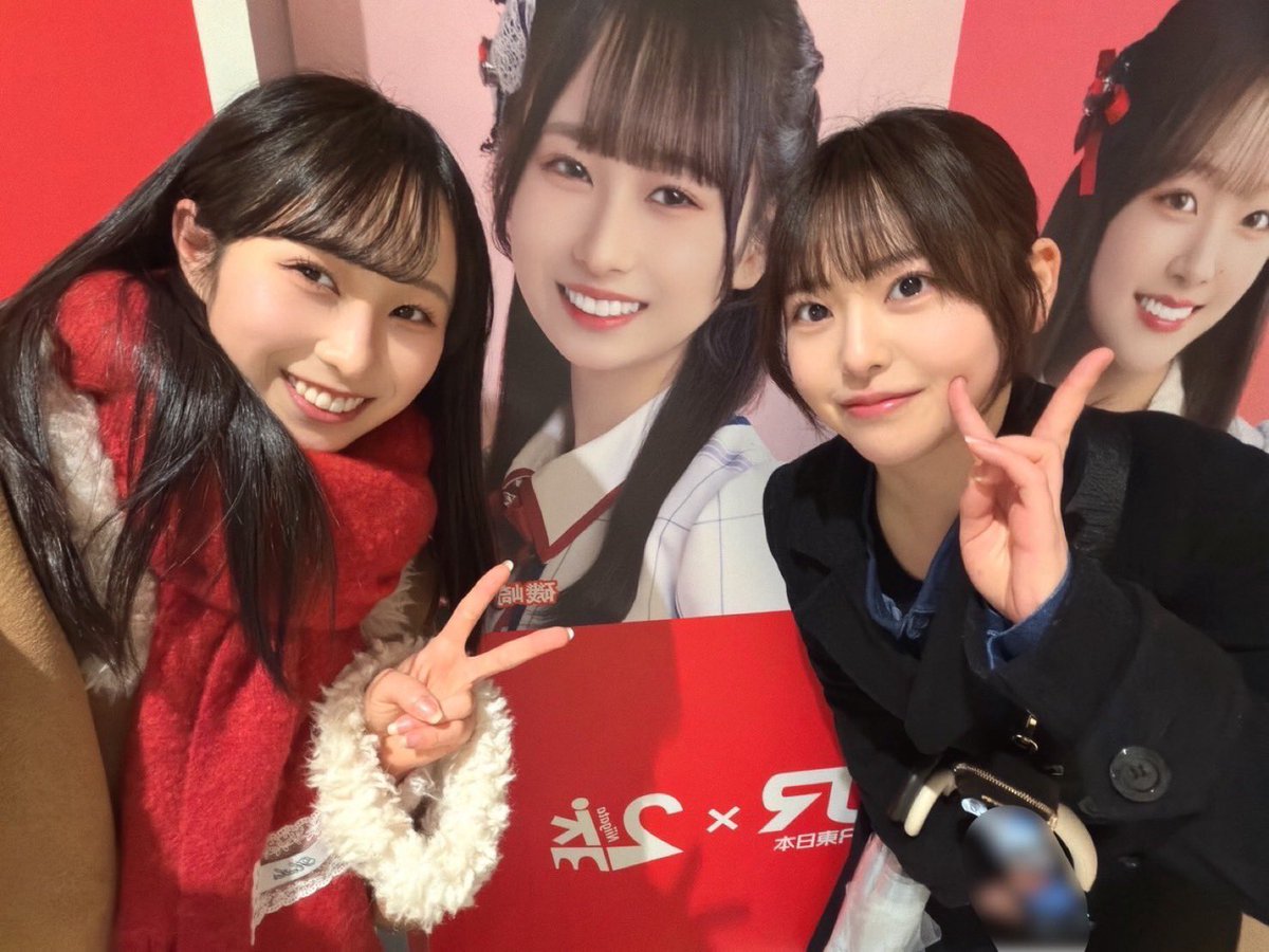 新潟駅にある大きなポスター見に行ってきました！ たくさんの人が