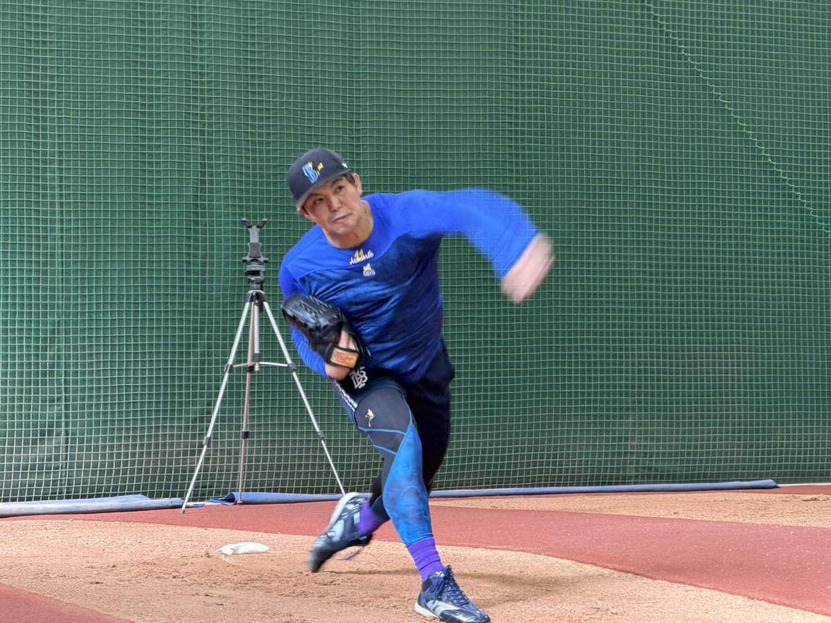 本日 #DOCK で #東克樹 選手が自主トレを公開！💪 ブルペンでも熱の