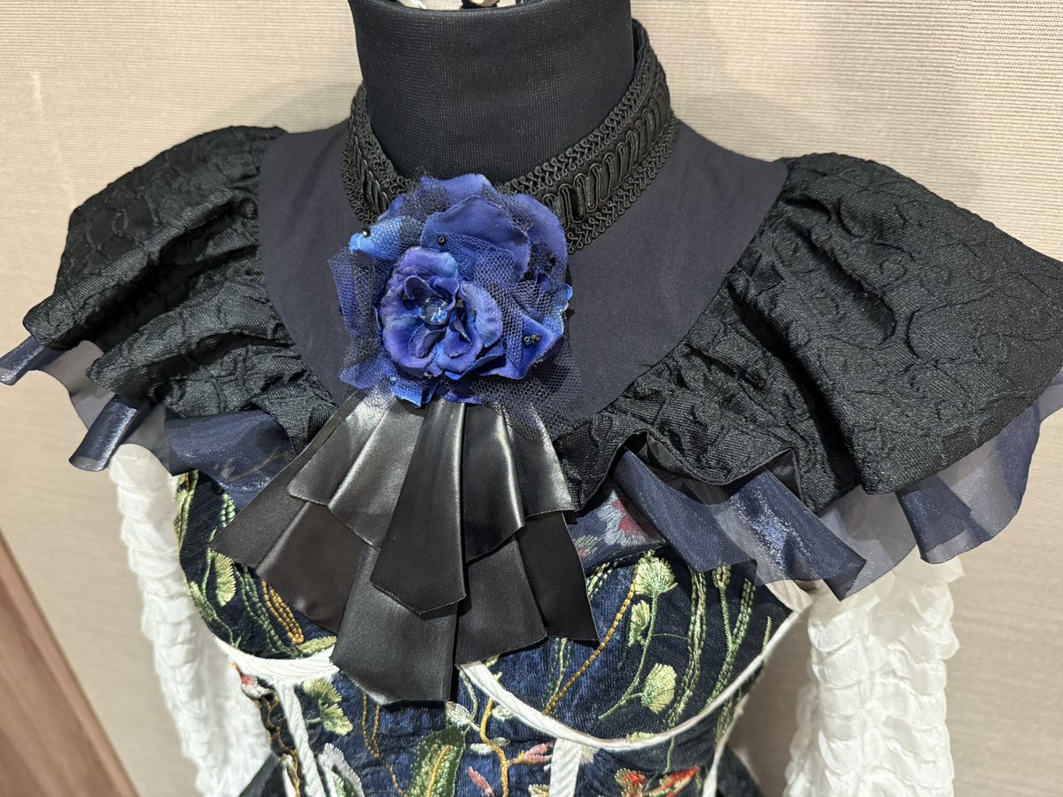 モナ・リザの横顔 衣装です。 本編